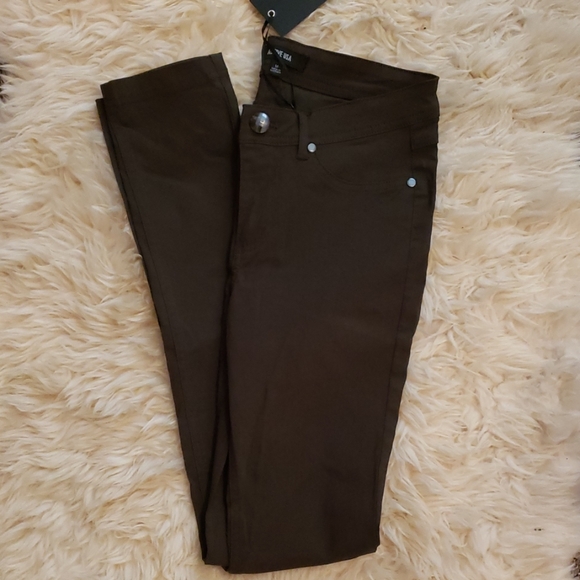 Olive green pants! - Picture 1 of 5